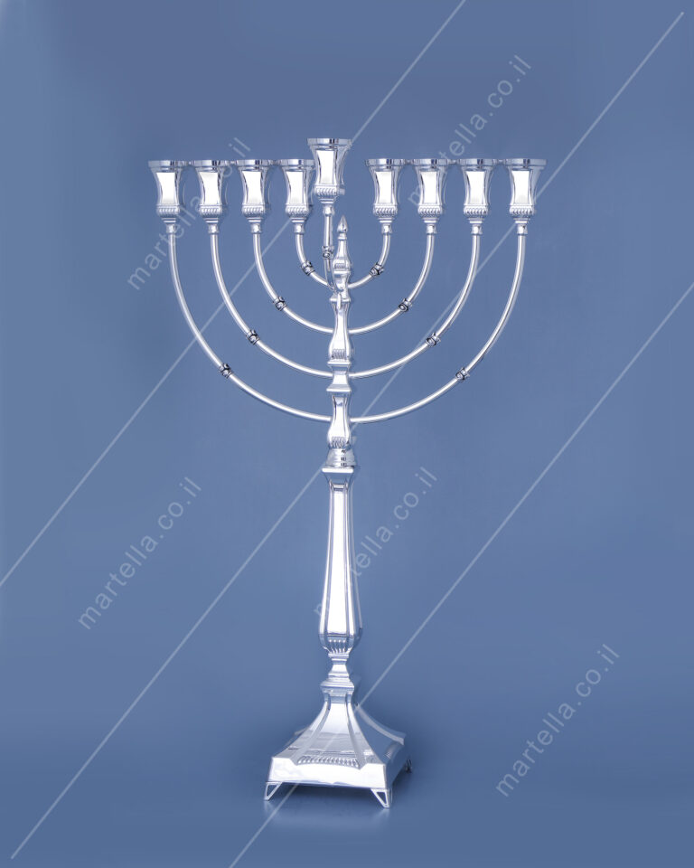 חנוכיה דגם 37