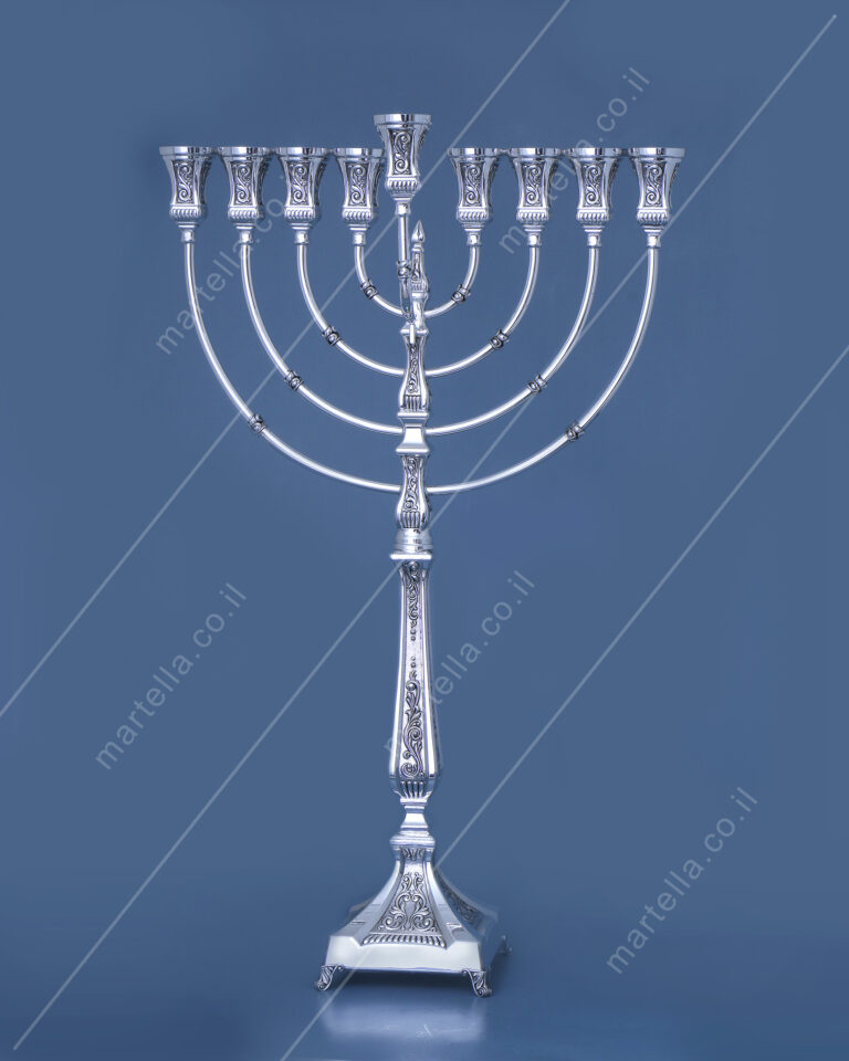 חנוכיה דגם 38