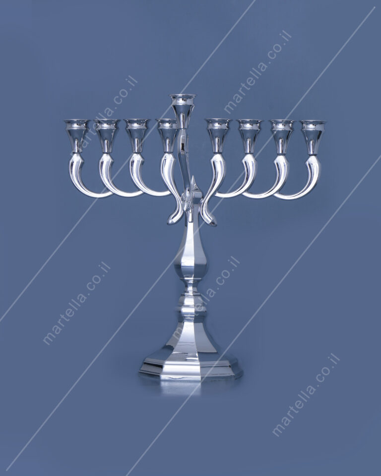 חנוכיה דגם 68